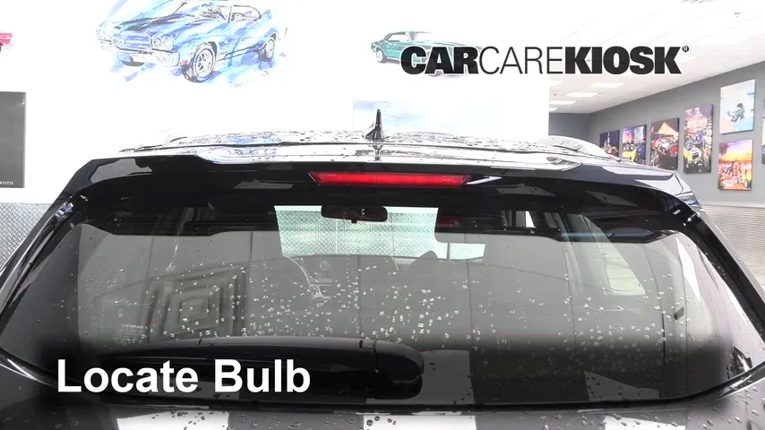 2021 Lexus UX250h 2.0L 4 Cyl. Éclairage Feu de freinage central (remplacer l'ampoule)